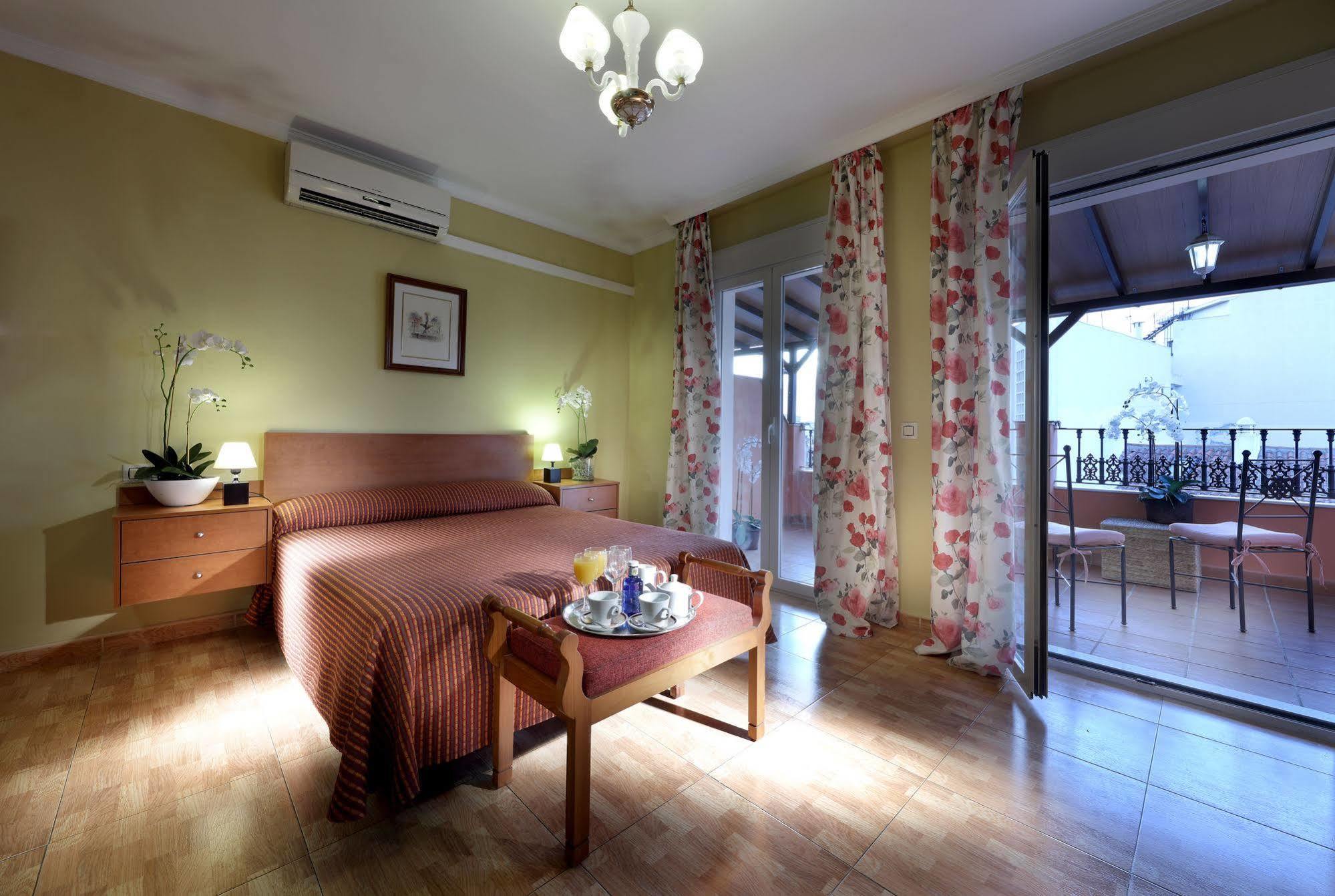 โรงแรมตริบูนา มาลากา ภายนอก รูปภาพ